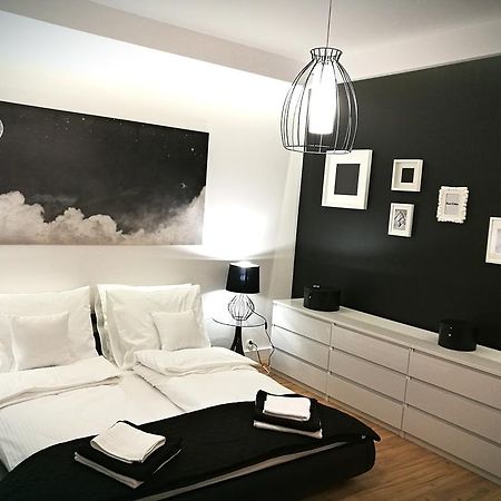 Black&White Apartment- Wierzbowa 5 بوزنان المظهر الخارجي الصورة
